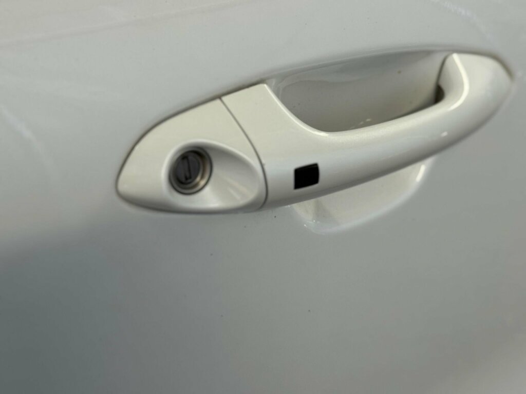 Kia Proceed Hatchback White #43