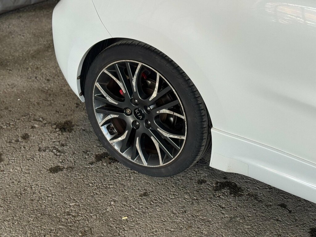 Kia Proceed Hatchback White #47