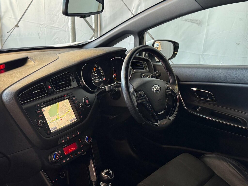 Kia Proceed Hatchback White #26