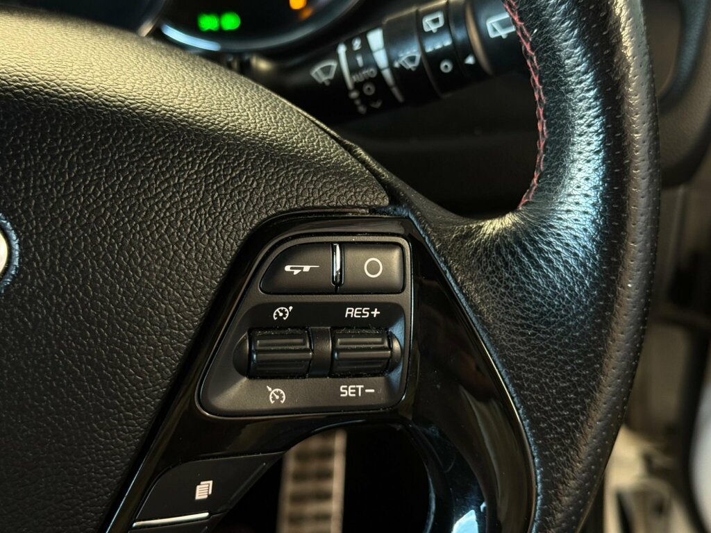 Kia Proceed Hatchback White #34