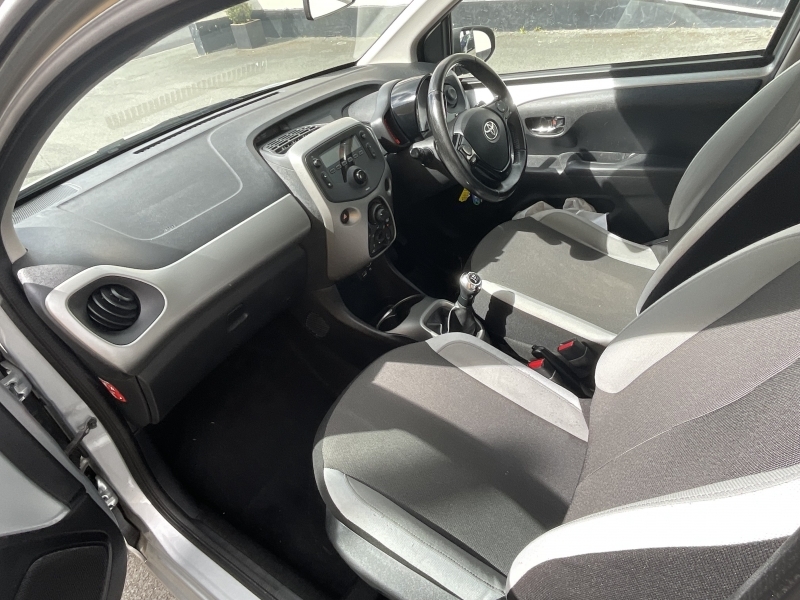 Toyota Aygo X -Play Gearbox FH66WYM Red #5