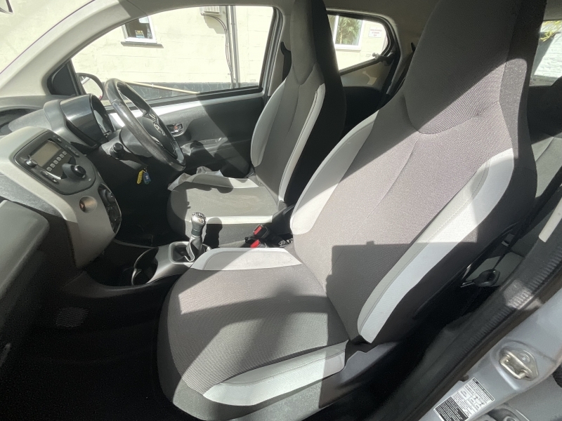 Toyota Aygo X -Play Gearbox FH66WYM Red #6
