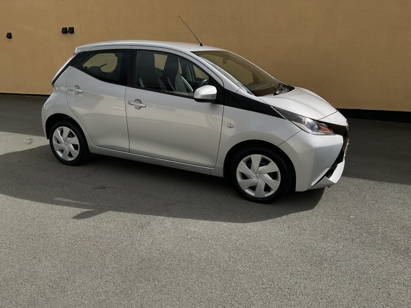Toyota Aygo X -Play Gearbox FH66WYM Red #2