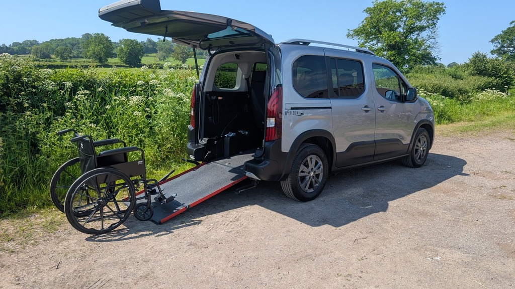 Peugeot Rifter Petrol Silver