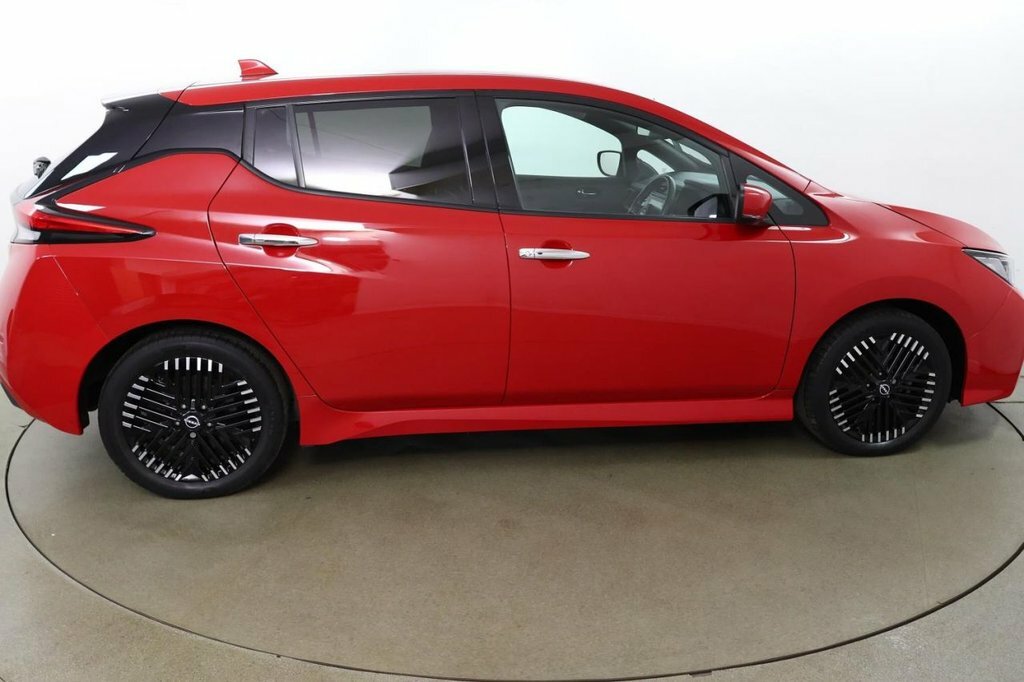 Nissan Leaf Hatchback WU72TBX Red #4