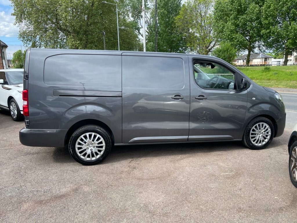 Vauxhall Vivaro 2L Pro 6Dr OX73EKN Grey #4