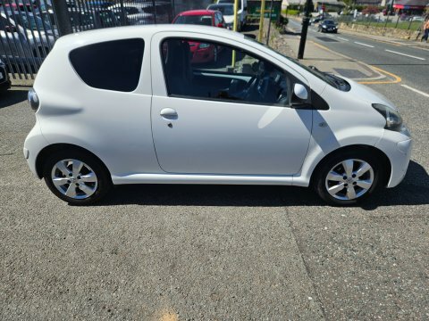 Toyota Aygo 1.0 Vvt-i Fire DA62UEJ White #3