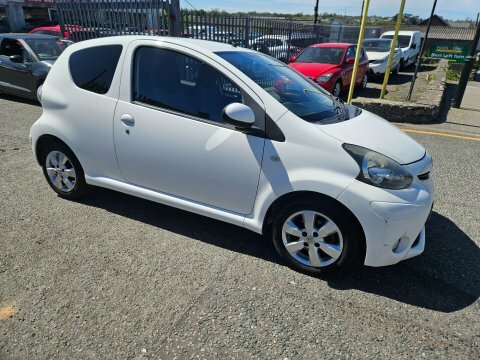 Toyota Aygo 1.0 Vvt-i Fire DA62UEJ White #2