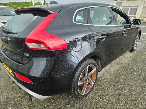 Volvo V40 D2 R-design Nav GJ64FEH Black #4