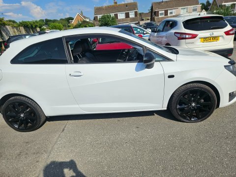 Seat Ibiza Tsi Fr Black KR64VVX White #3