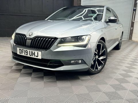 Skoda Superb 1.5 Tsi Act DF19UHJ Grey #4