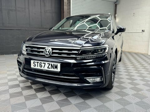 Volkswagen Tiguan 2.0 Tdi R-line ST67ZNM Black #4