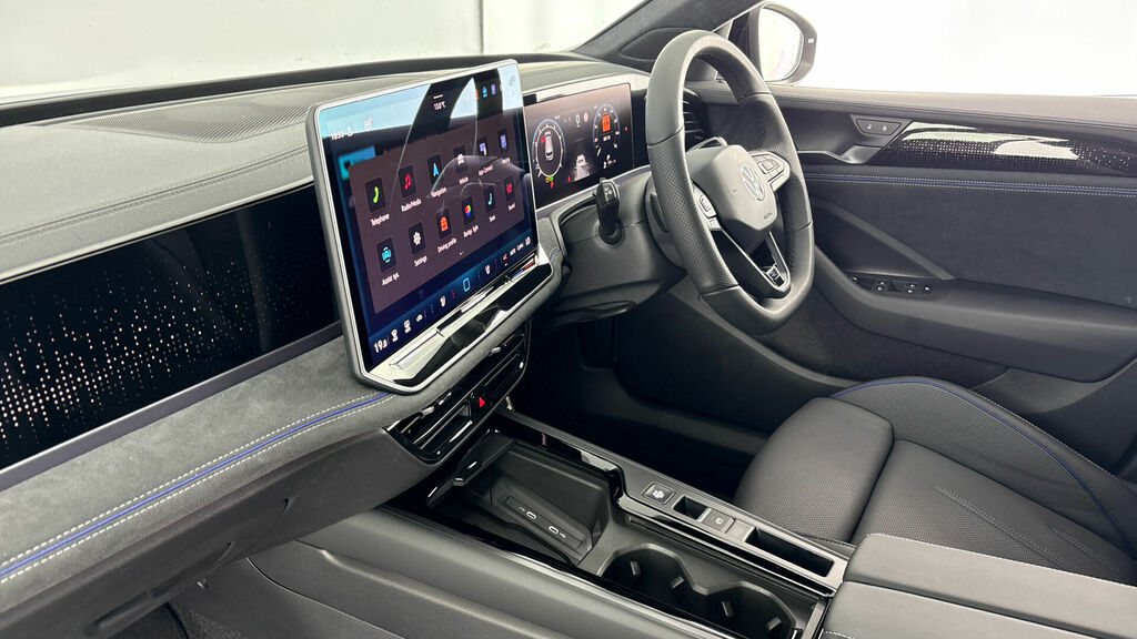 Volkswagen Passat Etsi Mhev R-line Dsg Euro 6 5-Door WN75VXP #2