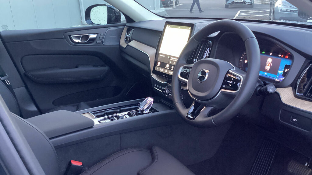 Volvo XC60 2.0 B5 Mhev Plus Pro Euro 6 5-Door CK26DVC Blue #4