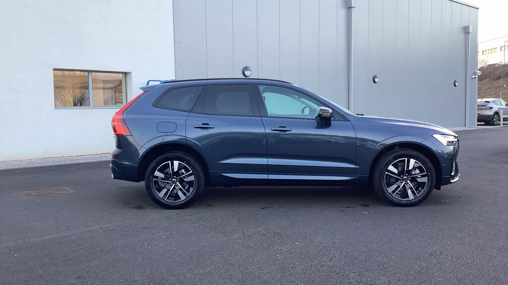Volvo XC60 2.0 B5 Mhev Plus Pro Euro 6 5-Door CK26DVC Blue #3