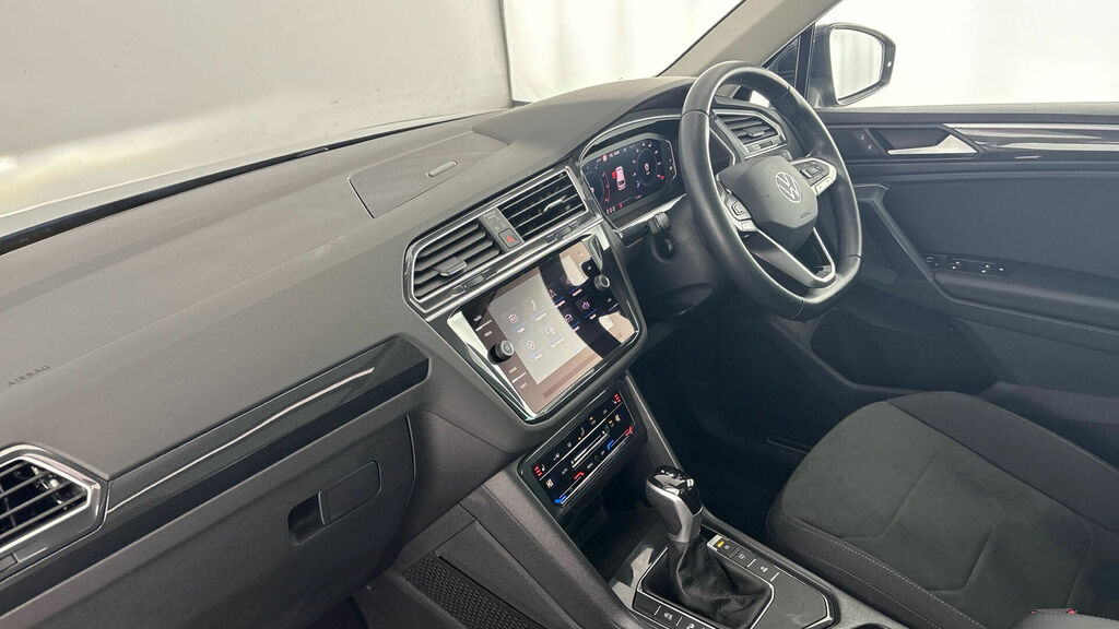 Volkswagen Tiguan Tsi Elegance Dsg Euro 6 5-Door WN73KHJ Black #2