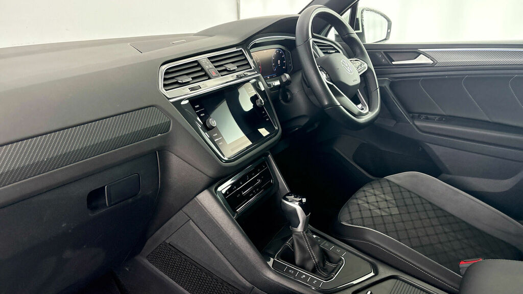 Volkswagen Tiguan Tsi R-line Dsg Euro 6 5-Door WU23RVT White #2