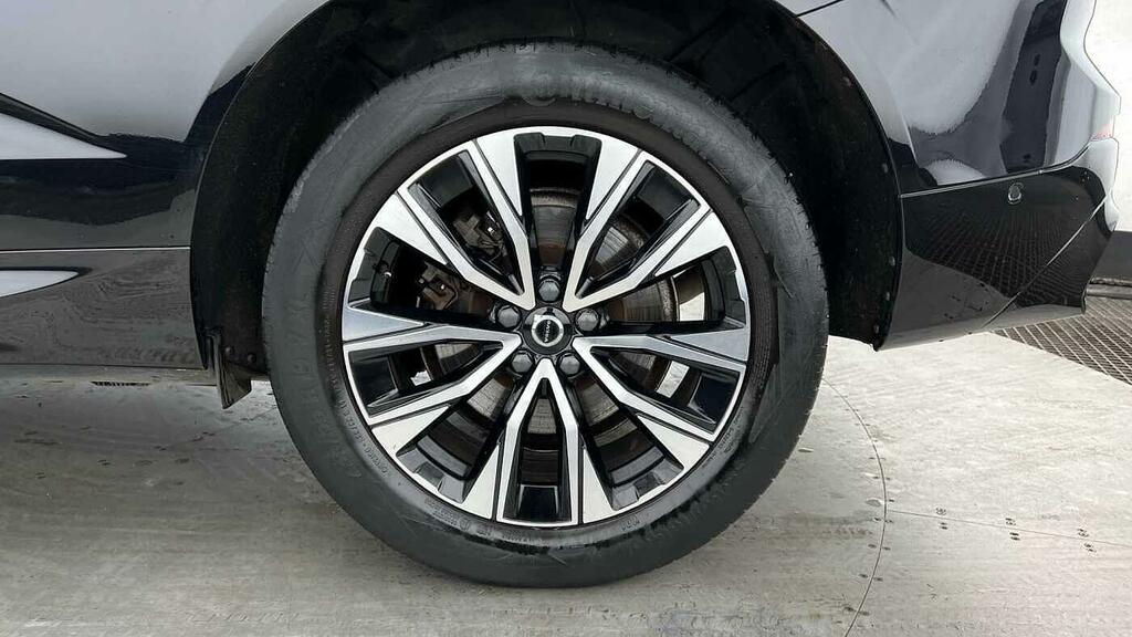 Volvo XC60 2.0 B4 Mhev Plus Euro 6 5-Door ML23ENC Black #4
