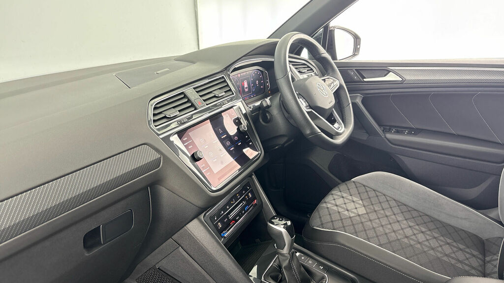 Volkswagen Tiguan Tsi Black Edition Dsg Euro 6 5-Door WN24VTU Black #2