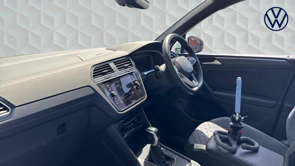 Volkswagen Tiguan Tsi R-line Dsg Euro 6 5-Door LO73WZF White #2