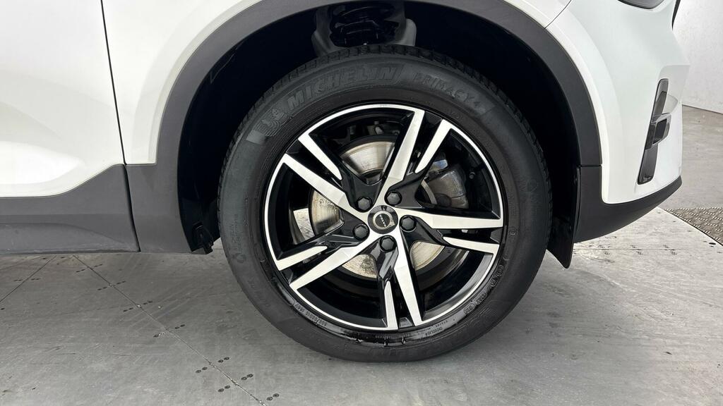 Volvo XC40 2.0 B3 Mhev Plus Dark Dct Euro 6 5-Door WR22HLC White #4