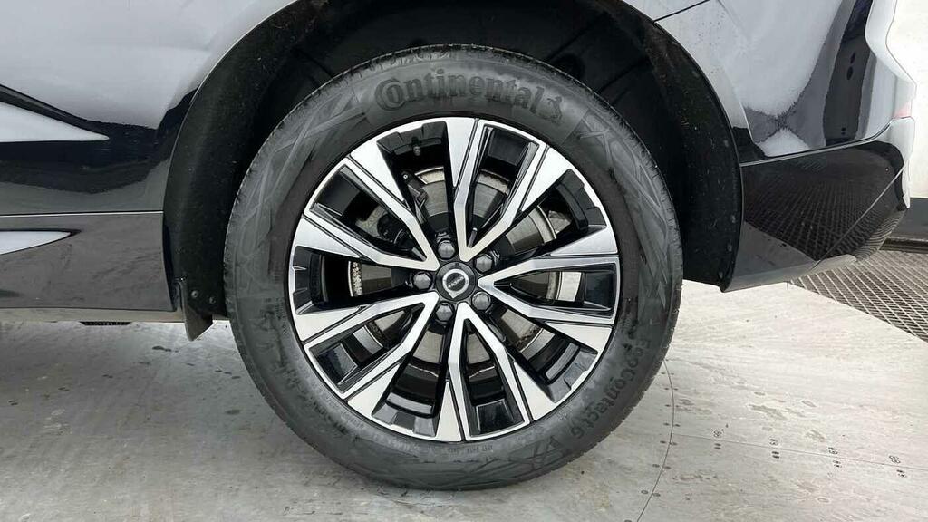Volvo XC60 2.0 B5 Mhev Core Euro 6 5-Door YW23AUT Black #4