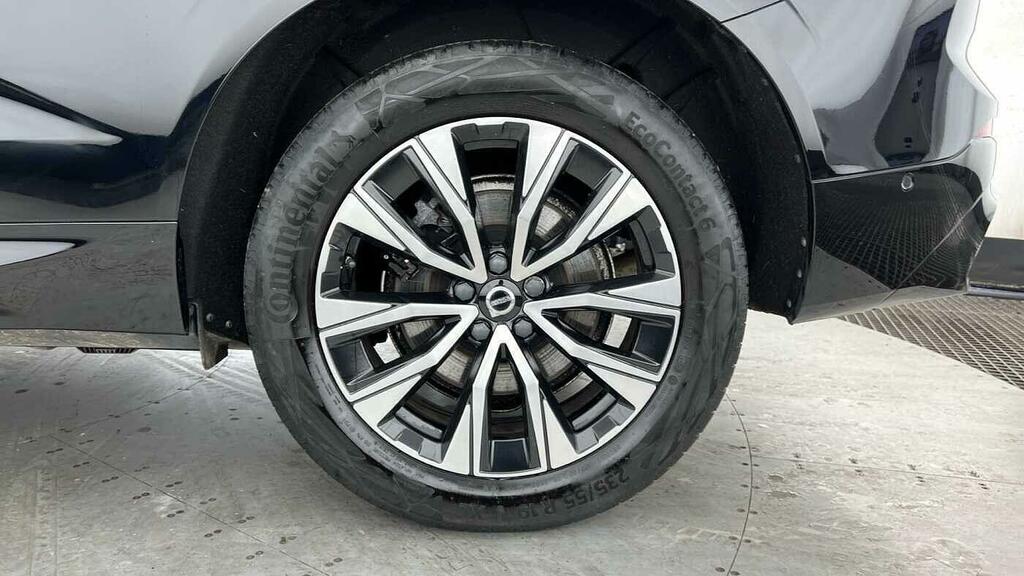 Volvo XC60 2.0 B4 Mhev Plus Euro 6 5-Door YL72ZZM Black #4