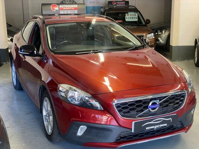 Volvo V40 Cross Country 2.0 D4 Se Nav Red #3