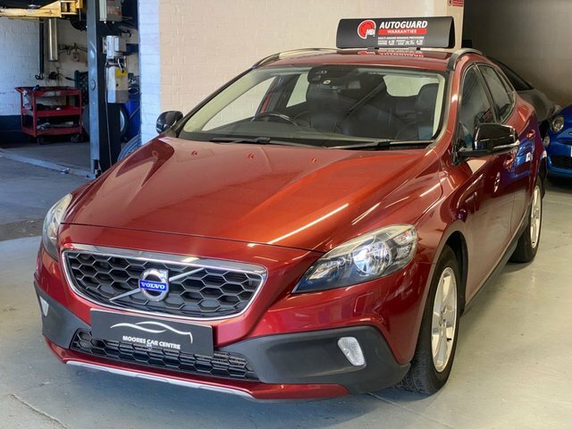 Volvo V40 Cross Country 2.0 D4 Se Nav Red #4