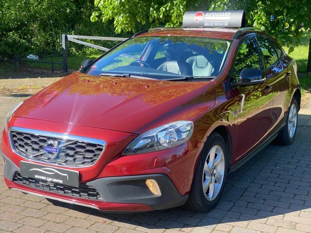 Volvo V40 Cross Country 2.0 D4 Se Nav Red #2