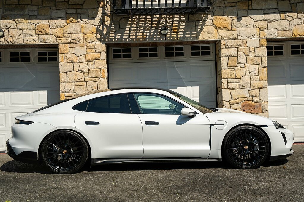 Porsche Taycan Performance Plus 93.4Kwh Turbo Saloon LC72ZKZ White #3