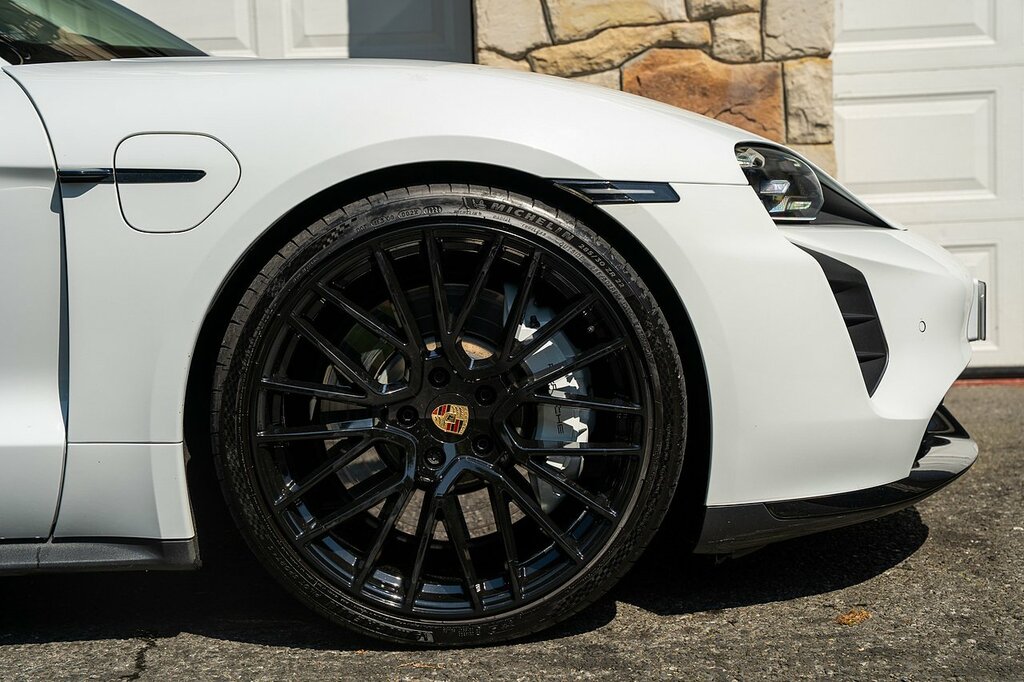 Porsche Taycan Performance Plus 93.4Kwh Turbo Saloon LC72ZKZ White #4