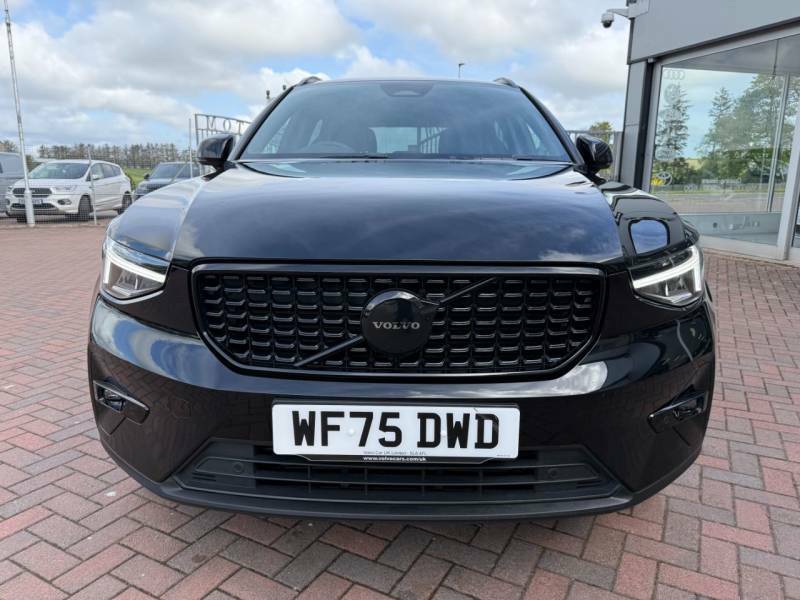 Volvo XC40 2.0 B4p 197 Black Edition Plus - 2025 75 WF75DWD Black #3