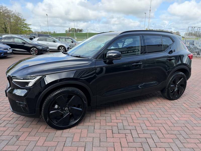 Volvo XC40 2.0 B4p 197 Black Edition Plus - 2025 75 WF75DWD Black #4