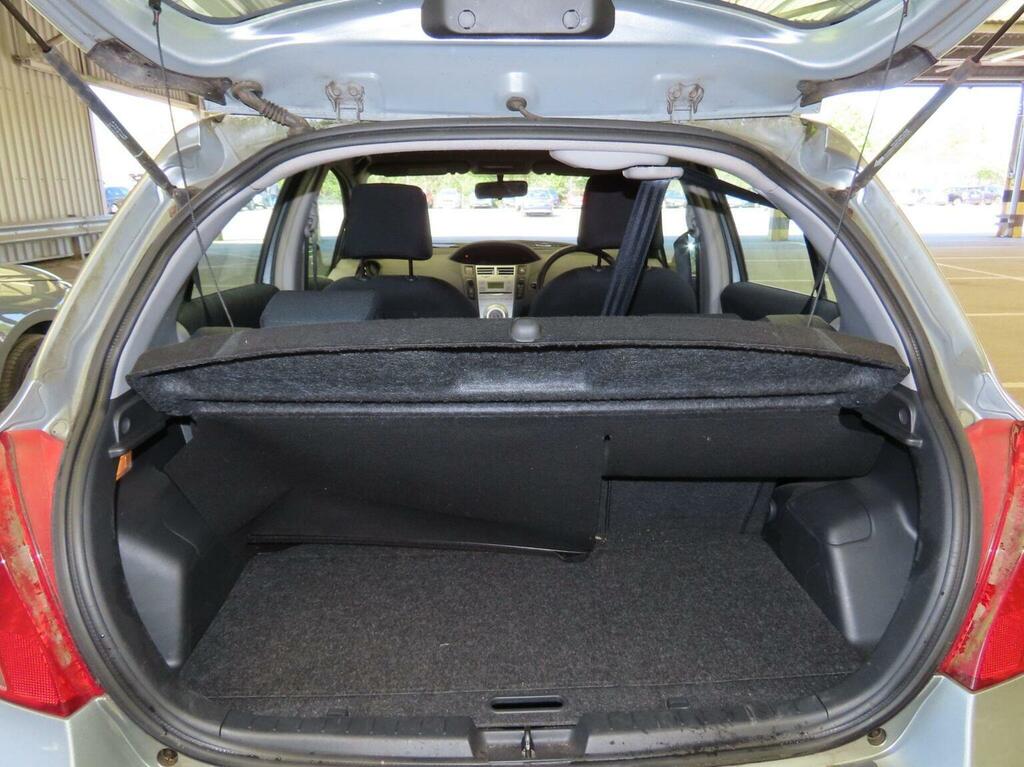 Toyota Yaris 1.3 Vvt-i Zinc 200707 Silver #6
