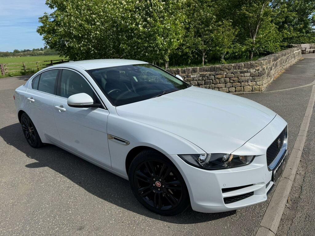 Jaguar XE 2.0I Gpf Prestige Euro 6 Ss White