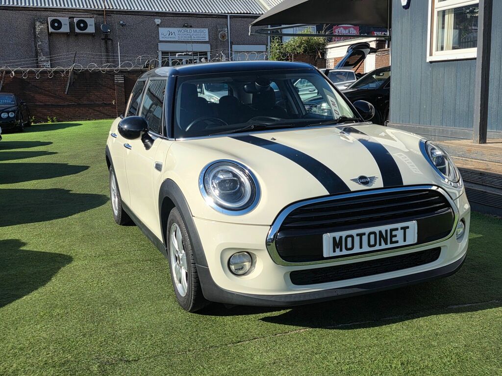 Mini Hatch 1.5 Cooper Hatchback Euro 6 NA18FZM White