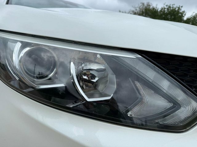Nissan Qashqai Automatic EN14DMY White #2