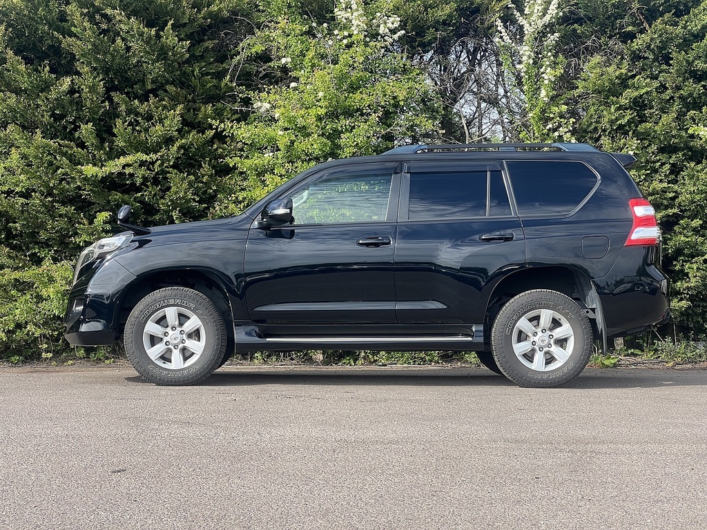 Toyota Land Cruiser Invincible #5