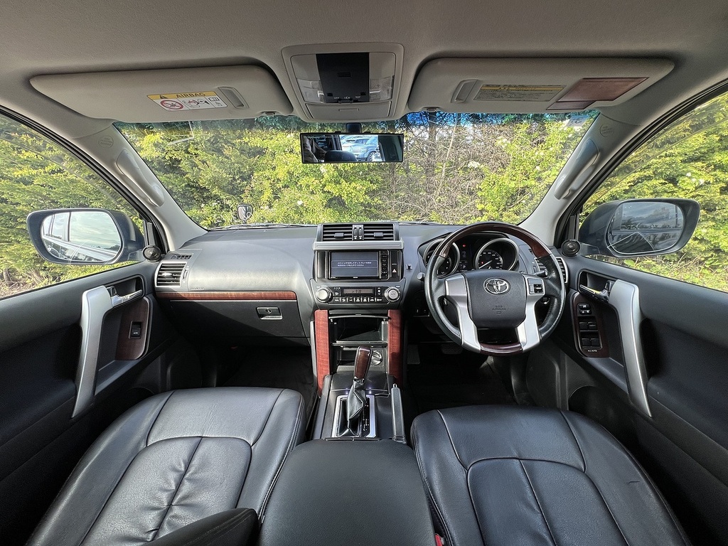 Toyota Land Cruiser Invincible #2