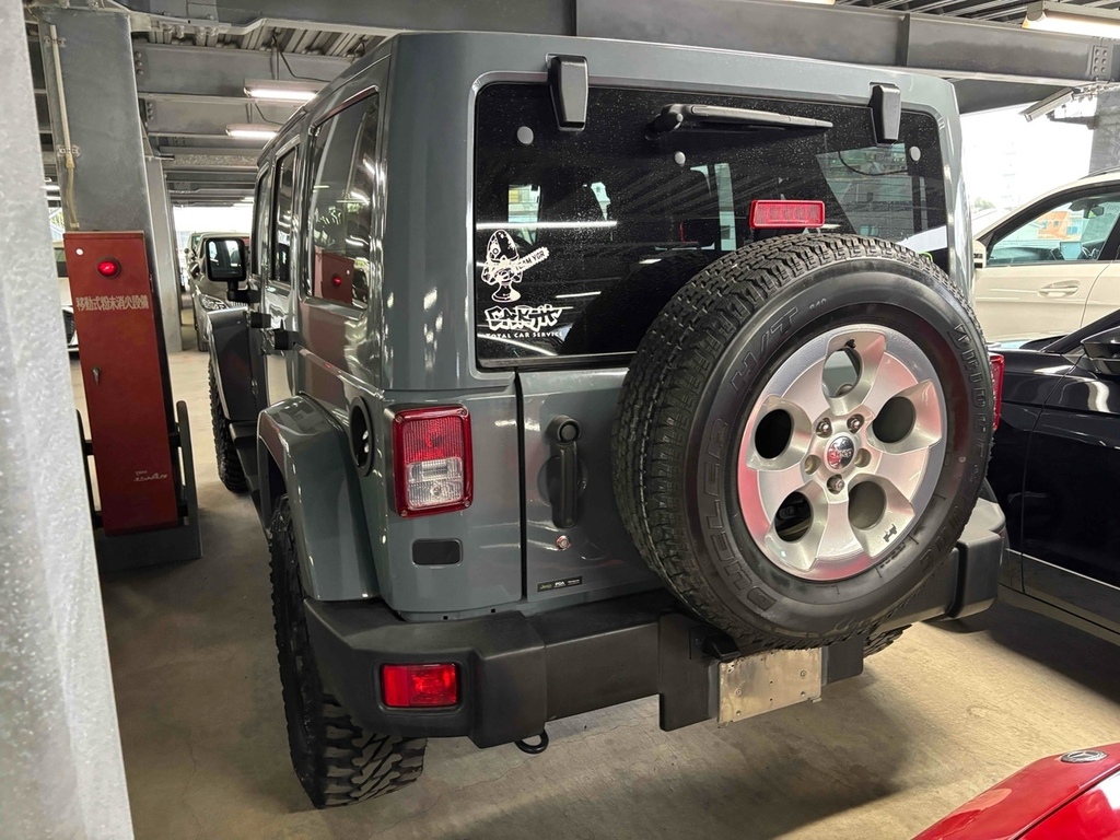 Jeep Wrangler Unlimited Sahara  #5
