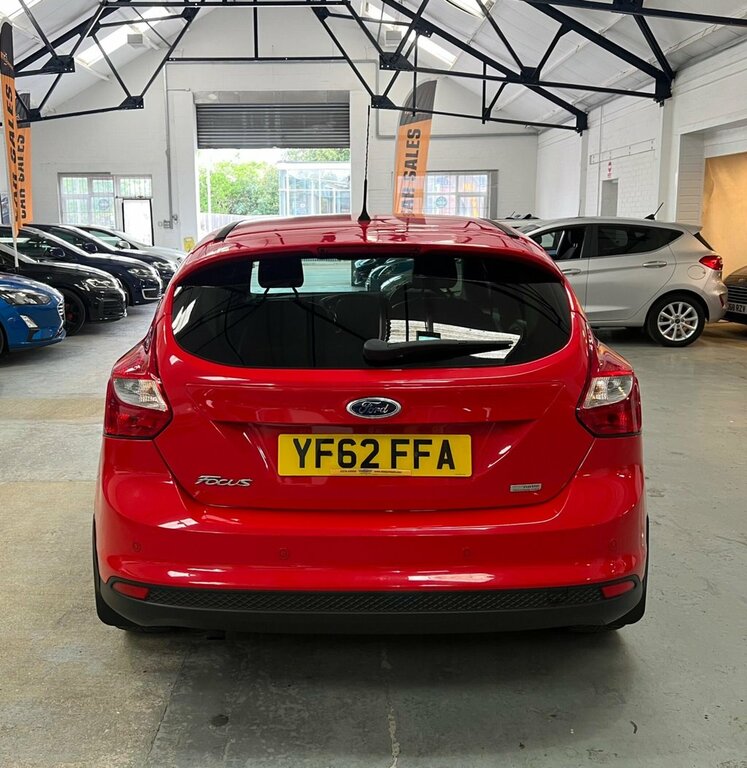 Ford Focus 1L Titanium X Red #4