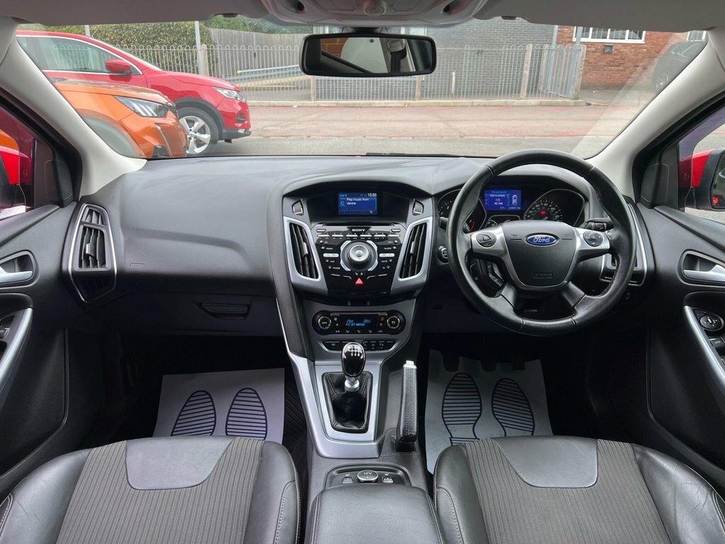 Ford Focus 1L Titanium X Red #3