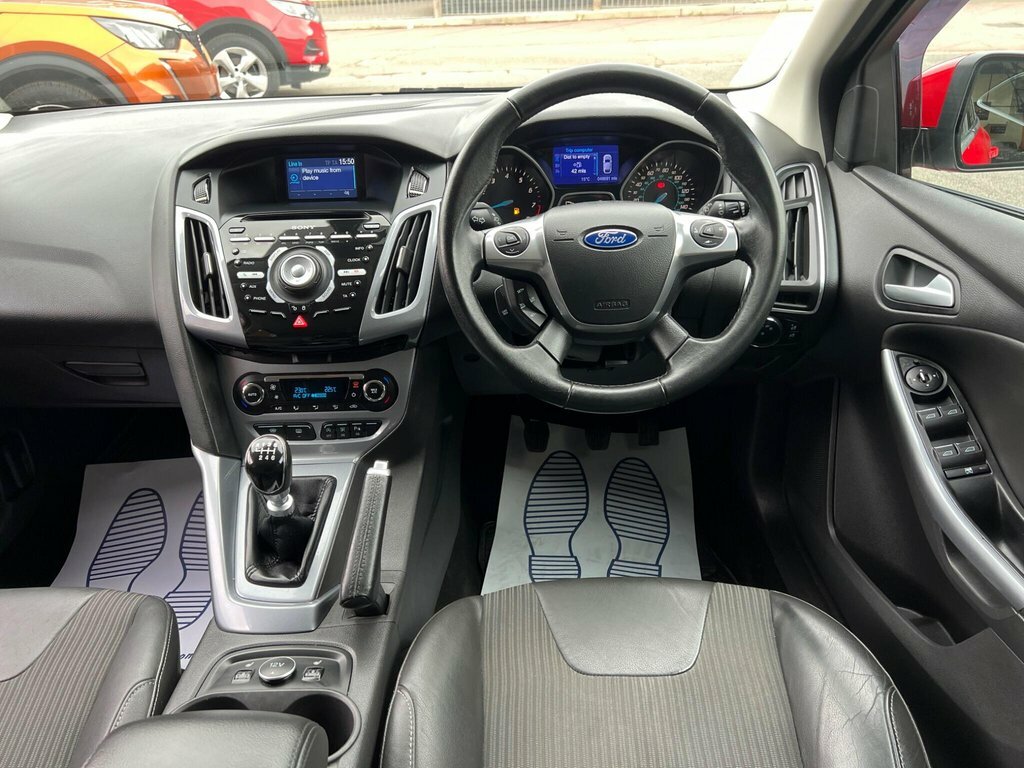 Ford Focus 1L Titanium X Red #2
