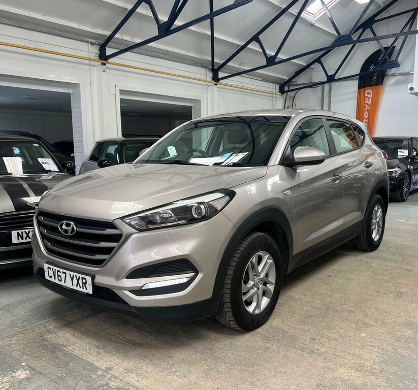 Hyundai Tucson 1.7L S CV67YXR White #6