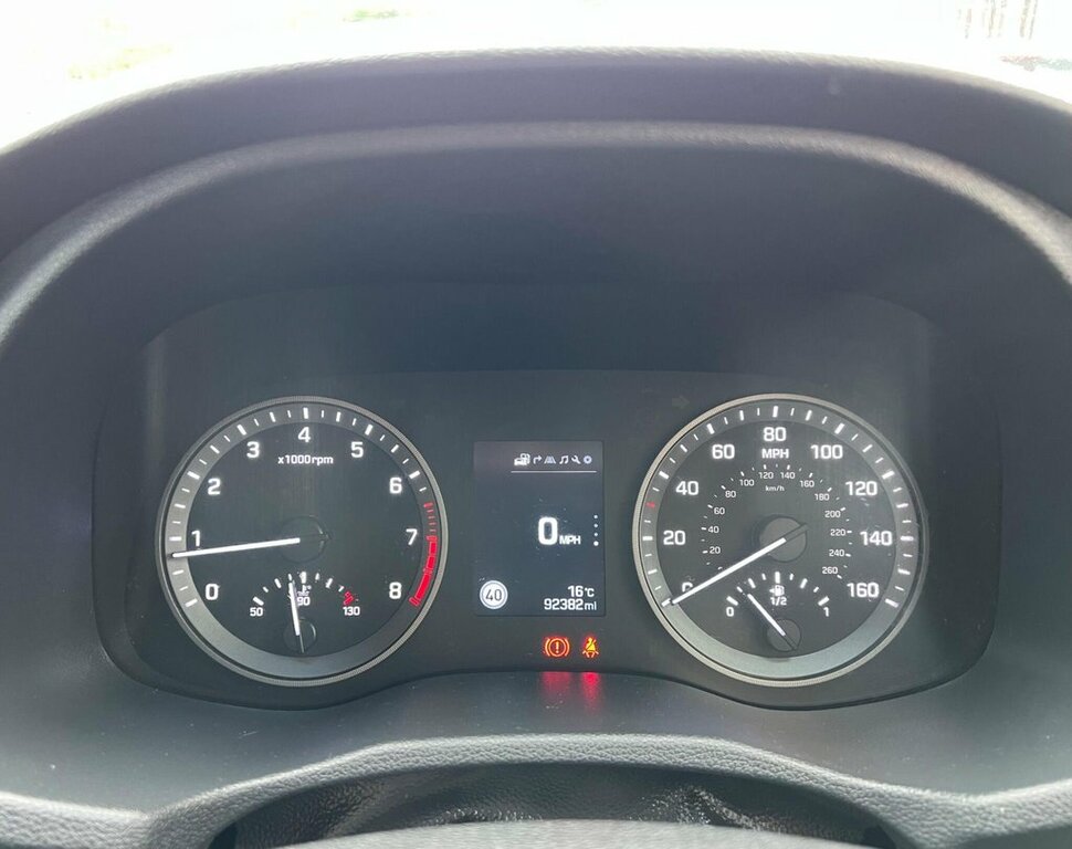 Hyundai Tucson 1.6L Se Nav EY18AOC Red #3