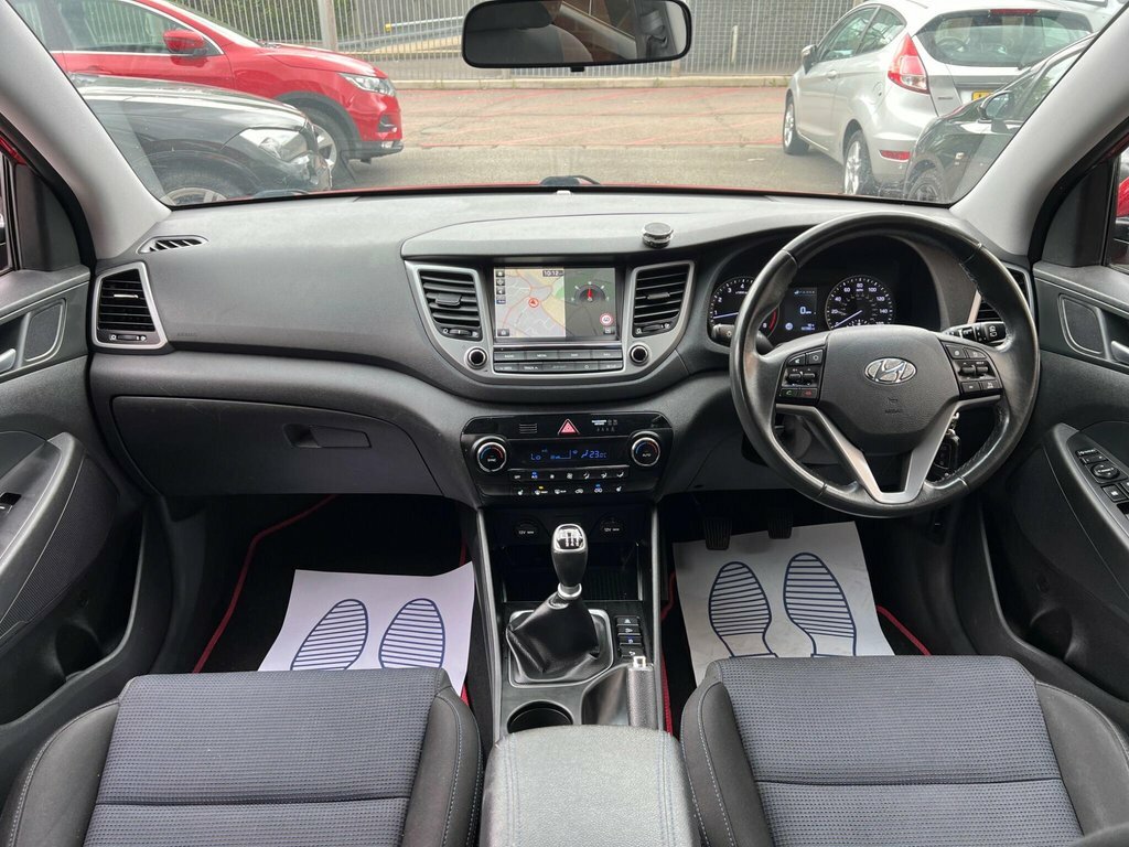 Hyundai Tucson 1.6L Se Nav EY18AOC Red #2