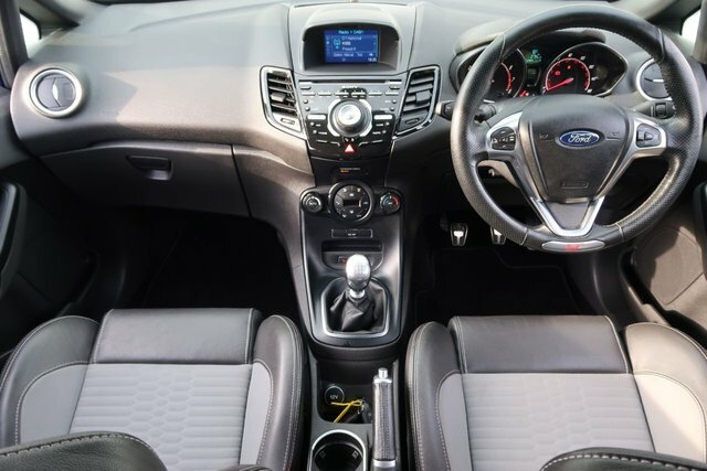 Ford Fiesta 1.6T Ecoboost St-3 Hatchback Eur LG17OHF Blue #2