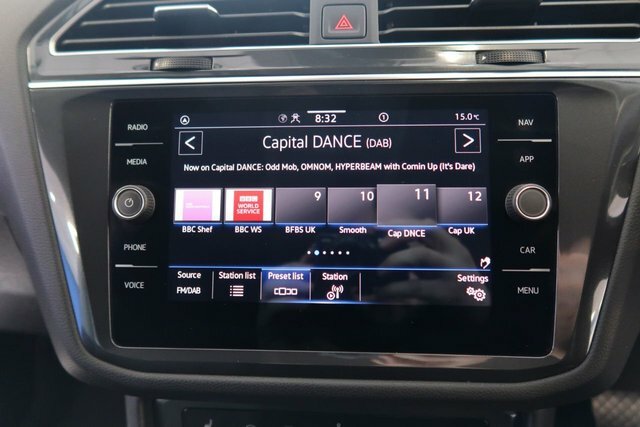 Volkswagen Tiguan Allspace 1.5 Tsi Life Suv Dsg Euro 6 S S 150 YT72CZF Red #4