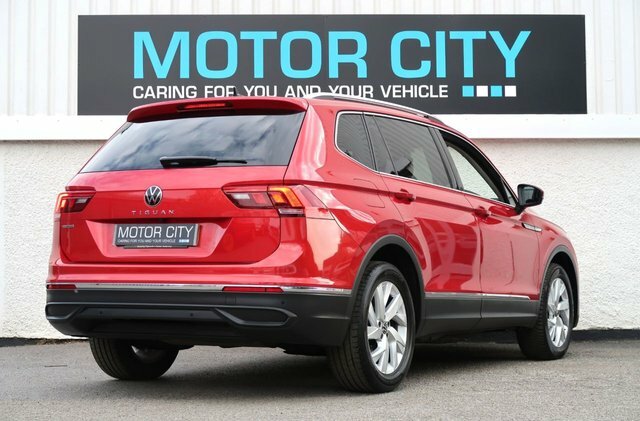Volkswagen Tiguan Allspace 1.5 Tsi Life Suv Dsg Euro 6 S S 150 YT72CZF Red #3